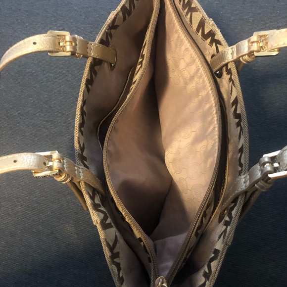 Michael Kors purse - Picture 4 of 6